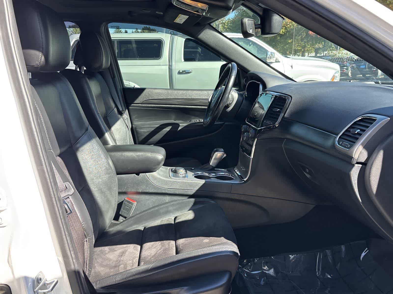 Used 2022 Jeep Grand Cherokee Laredo X AWD/4WD image 6