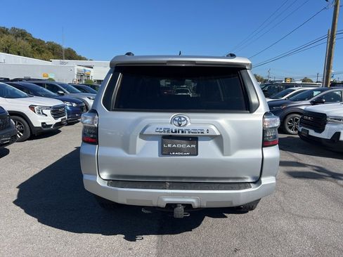 Used 2022 Toyota 4Runner SR5 Premium image 4