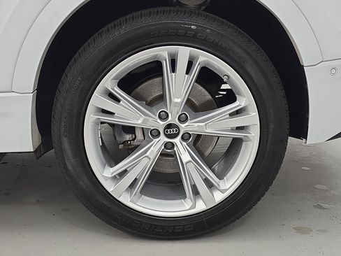 Used 2022 Audi Q8 Premium w/ Convenience Package image 34