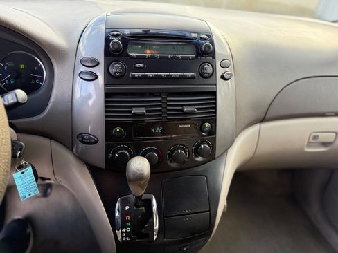 Used 2010 Toyota Sienna LE image 15