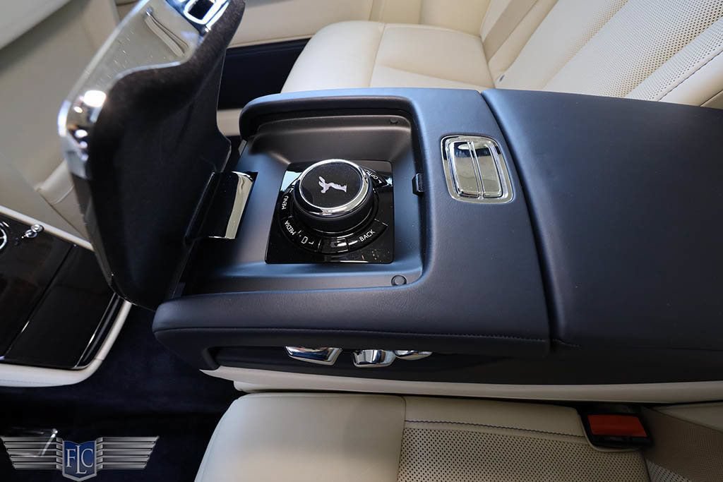Used 2018 Rolls-Royce Phantom Sedan RWD image 23