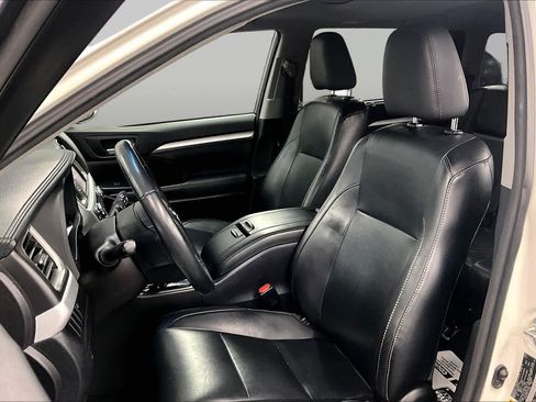 Used 2015 Toyota Highlander XLE AWD/4WD image 7
