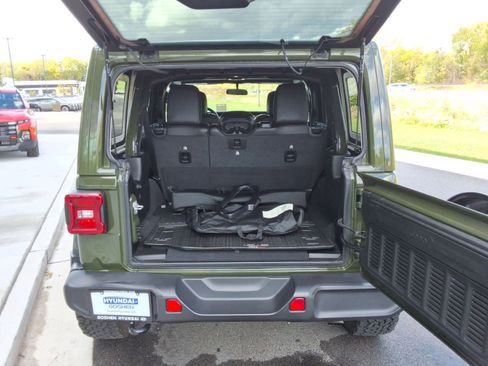 Used 2021 Jeep Wrangler Unlimited Sahara image 30