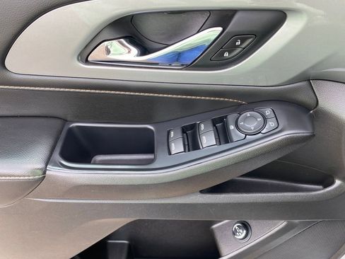 Used 2021 Chevrolet Traverse LT FWD image 13