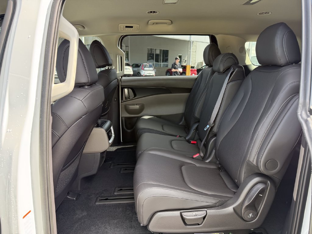 New 2026 Kia Carnival LXS FWD image 15