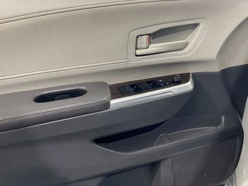 Used 2023 Toyota Sienna LE image 11