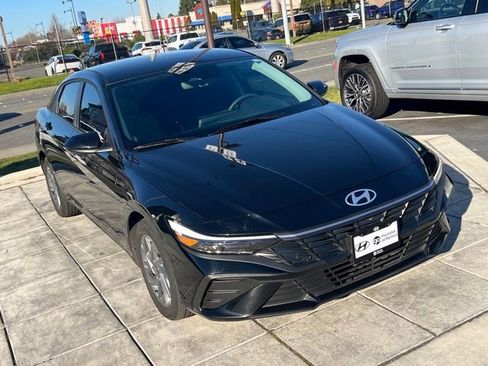 Certified 2025 Hyundai Elantra Blue w/ Cargo Package image 7