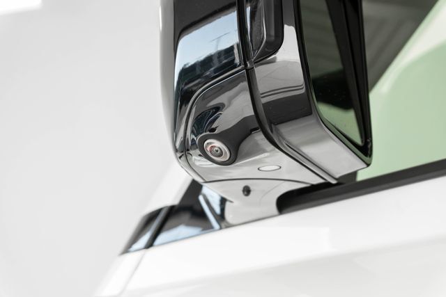 Used 2025 Land Rover Defender 110 S AWD/4WD image 3