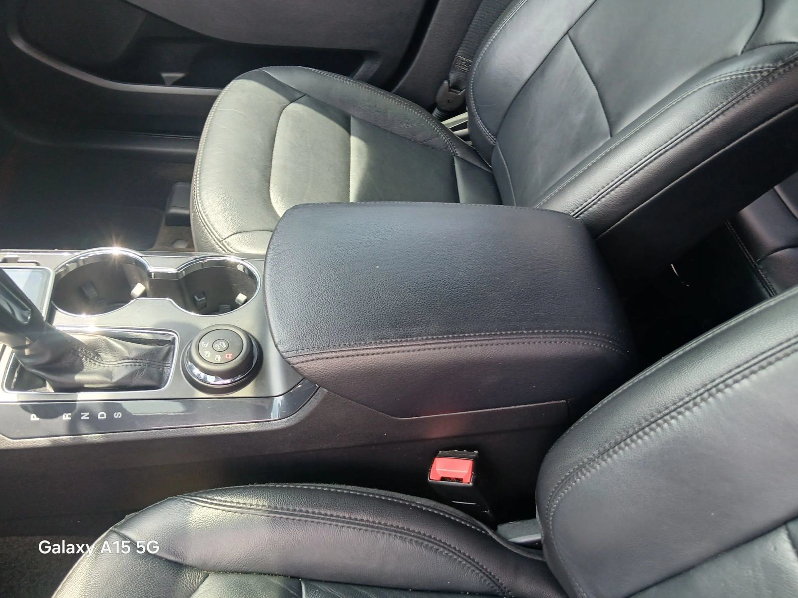 Used 2018 Ford Explorer XLT w/ Equipment Group 202A AWD/4WD image 9