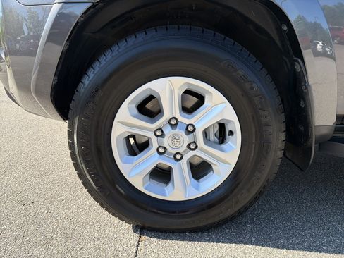 Used 2022 Toyota 4Runner SR5 Premium w/ Moonroof Package image 23