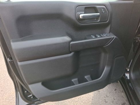 Used 2023 Chevrolet Silverado 1500 Custom image 12