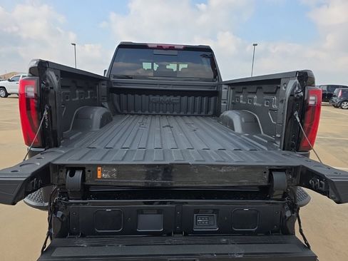 Used 2026 GMC Sierra 2500 Denali Ultimate image 11
