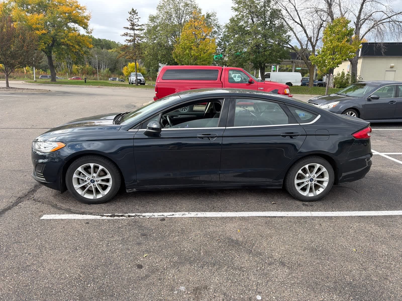 Used 2020 Ford Fusion SE FWD image 9