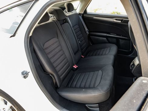 Used 2019 Ford Fusion SE FWD image 40