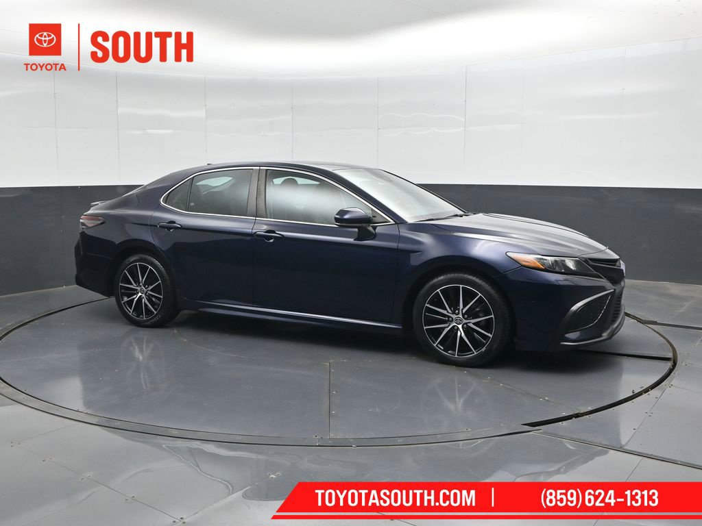 Used 2021 Toyota Camry SE FWD image 1