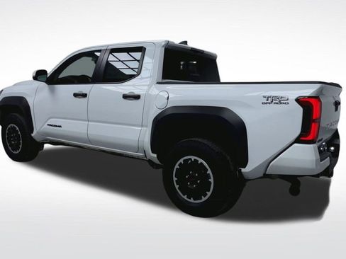 Used 2024 Toyota Tacoma TRD Off-Road image 21