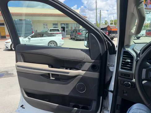 Used 2020 Ford Expedition Max XLT w/ Equipment Group 202A AWD/4WD image 9