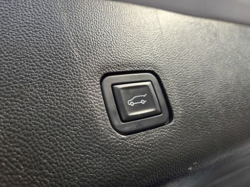 Used 2019 Chevrolet Traverse LT image 34