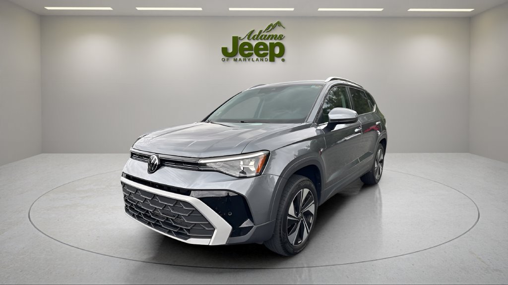 Used 2025 Volkswagen Taos SE AWD/4WD image 1
