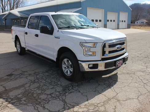 Used 2017 Ford F150 XLT w/ Trailer Tow Package image 4