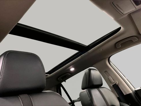 Used 2023 Honda Pilot Touring image 14