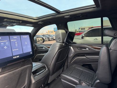 Used 2021 Cadillac Escalade Sport Platinum image 11