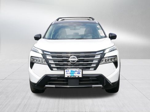 Used 2025 Nissan Rogue Platinum image 2