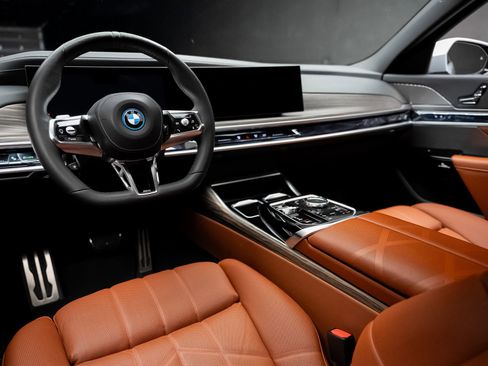 Used 2024 BMW i7 xDrive60 w/ M Sport Package RWD image 2
