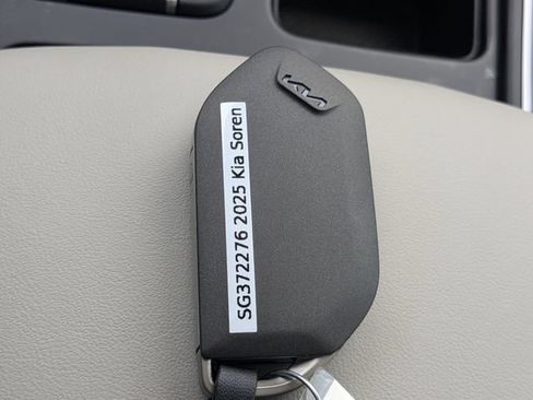 Used 2025 Kia Sorento S w/ Panoramic Sunroof Package FWD image 31