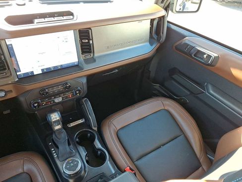 Used 2024 Ford Bronco Outer Banks image 12