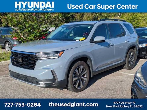 Used 2023 Honda Pilot Touring image 1