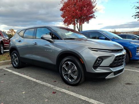 Used 2025 Chevrolet Blazer LT image 2