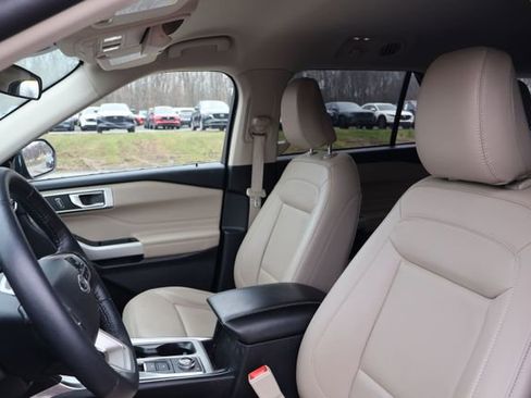 Used 2023 Ford Explorer XLT w/ Equipment Group 202A image 9