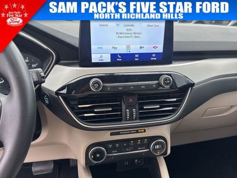 Used 2020 Ford Escape SE image 25