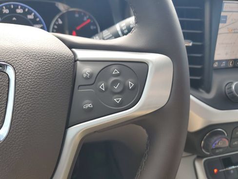 Used 2023 GMC Acadia SLT w/ Technology Package AWD/4WD image 21