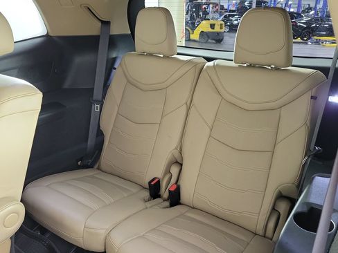 Certified 2023 Cadillac XT6 Premium Luxury w/ Platinum Package FWD image 11
