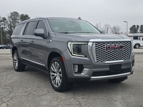 Used 2021 GMC Yukon XL Denali w/ Denali Premium Package image 7