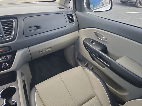 Used 2020 Kia Sedona EX image 12