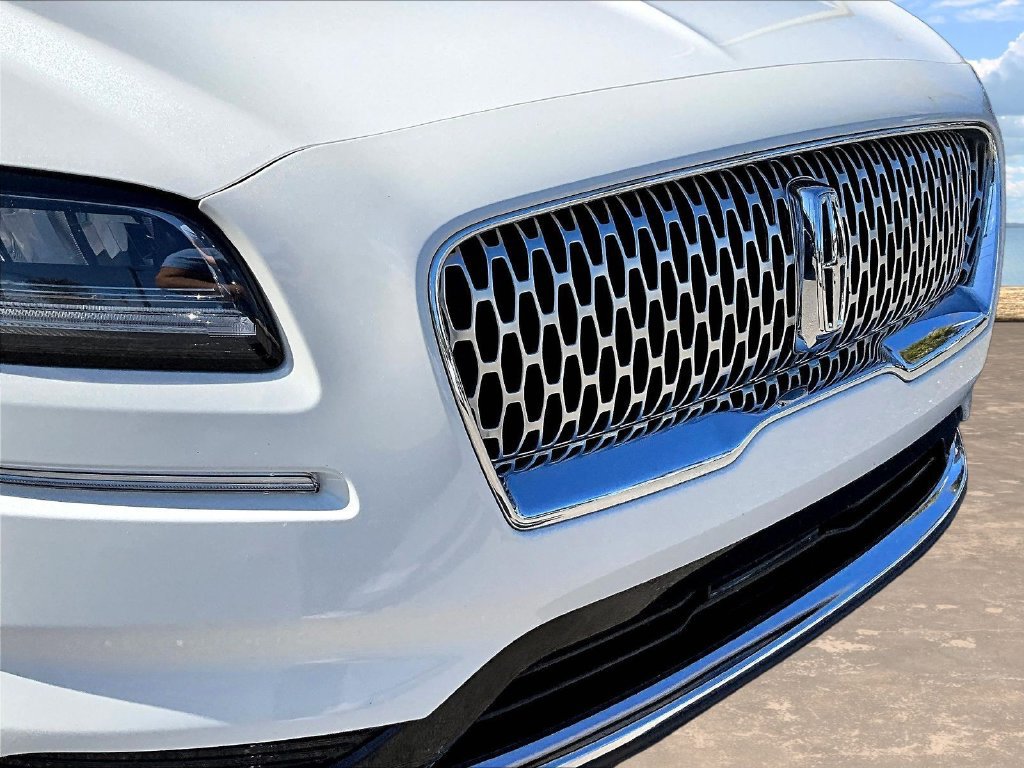 Used 2022 Lincoln Nautilus FWD w/ Premium Package image 33