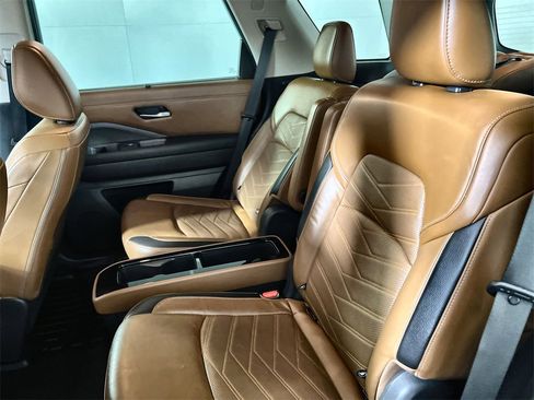 Used 2023 Nissan Pathfinder Platinum image 24