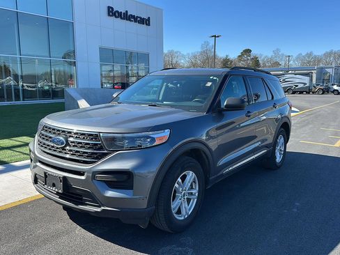 Used 2023 Ford Explorer XLT image 1