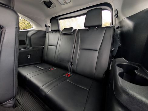 Used 2023 Toyota Highlander XLE image 38