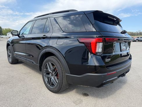 Used 2025 Ford Explorer ST-Line w/ ST-Line Street Pack image 12