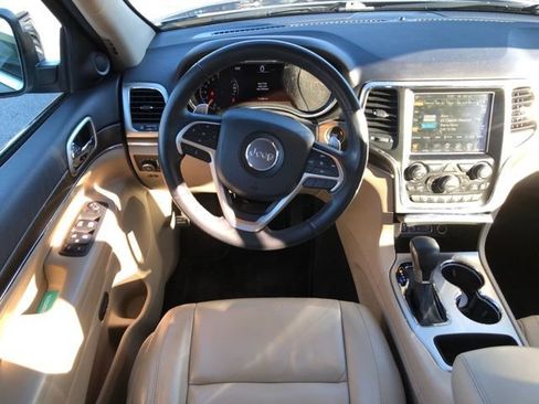 Used 2017 Jeep Grand Cherokee Limited image 21