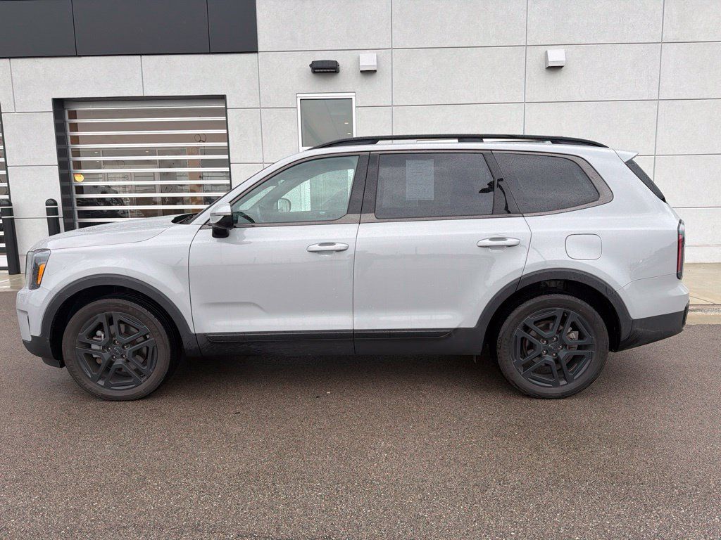 Certified 2025 Kia Telluride SX Prestige X-Line AWD/4WD image 3