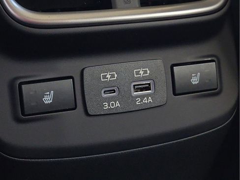 Certified 2025 Subaru Outback Touring AWD/4WD image 11