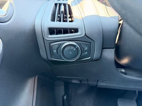 Used 2014 Ford Focus SE FWD image 19
