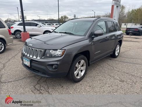 Used 2017 Jeep Compass Latitude image 3