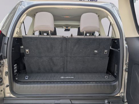 Used 2022 Lexus GX 460 Premium w/ Accessory Package image 38