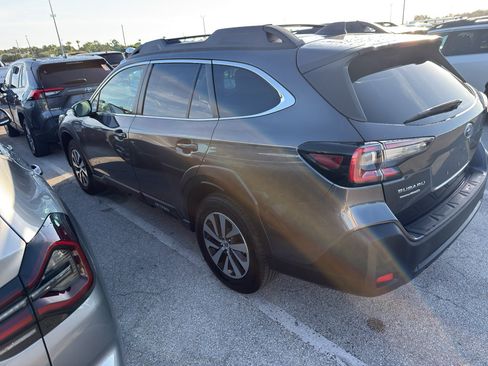 Used 2023 Subaru Outback Premium AWD/4WD image 3
